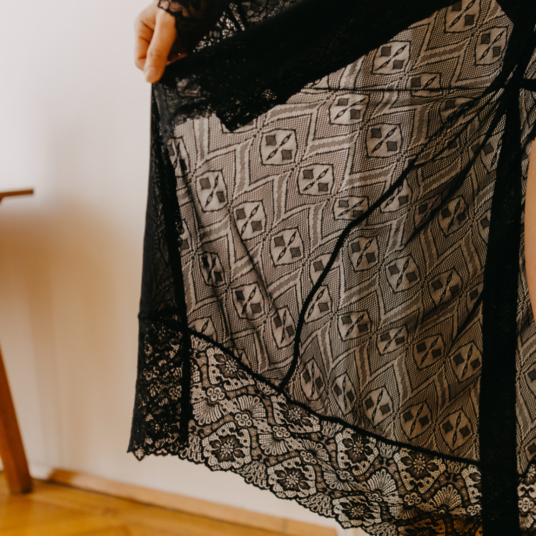 Lorena lace dressing gown - onyx